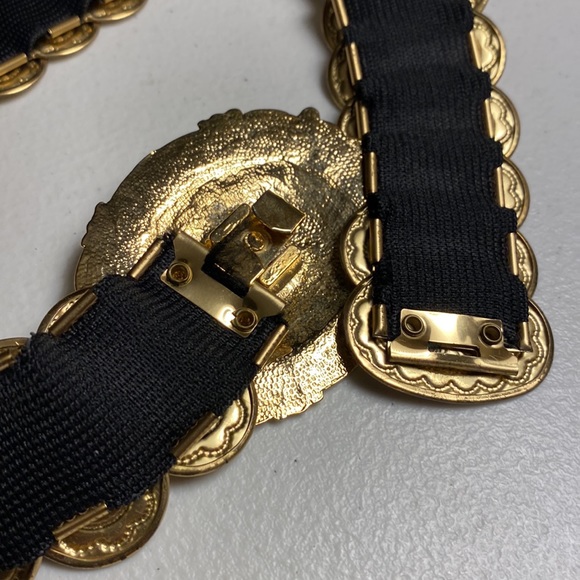 Stretchy Elastic Belt Overlapping Goldtone Ovals - Picture 4 of 6